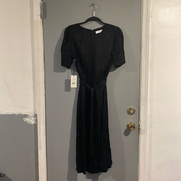 ALI & JAY Dresses & Skirts - NWT ALI &‎ JAY Edison Nights Midi Dress Size M